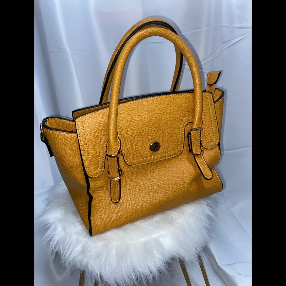 Isabelle Handbag Mustard yellow colored Med/sm no shoulder straps. (B)